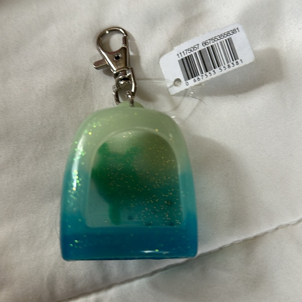 Bath & Body Works Green and Blue Turtle PocketBac Holder Keychain - Picture 2 of 3